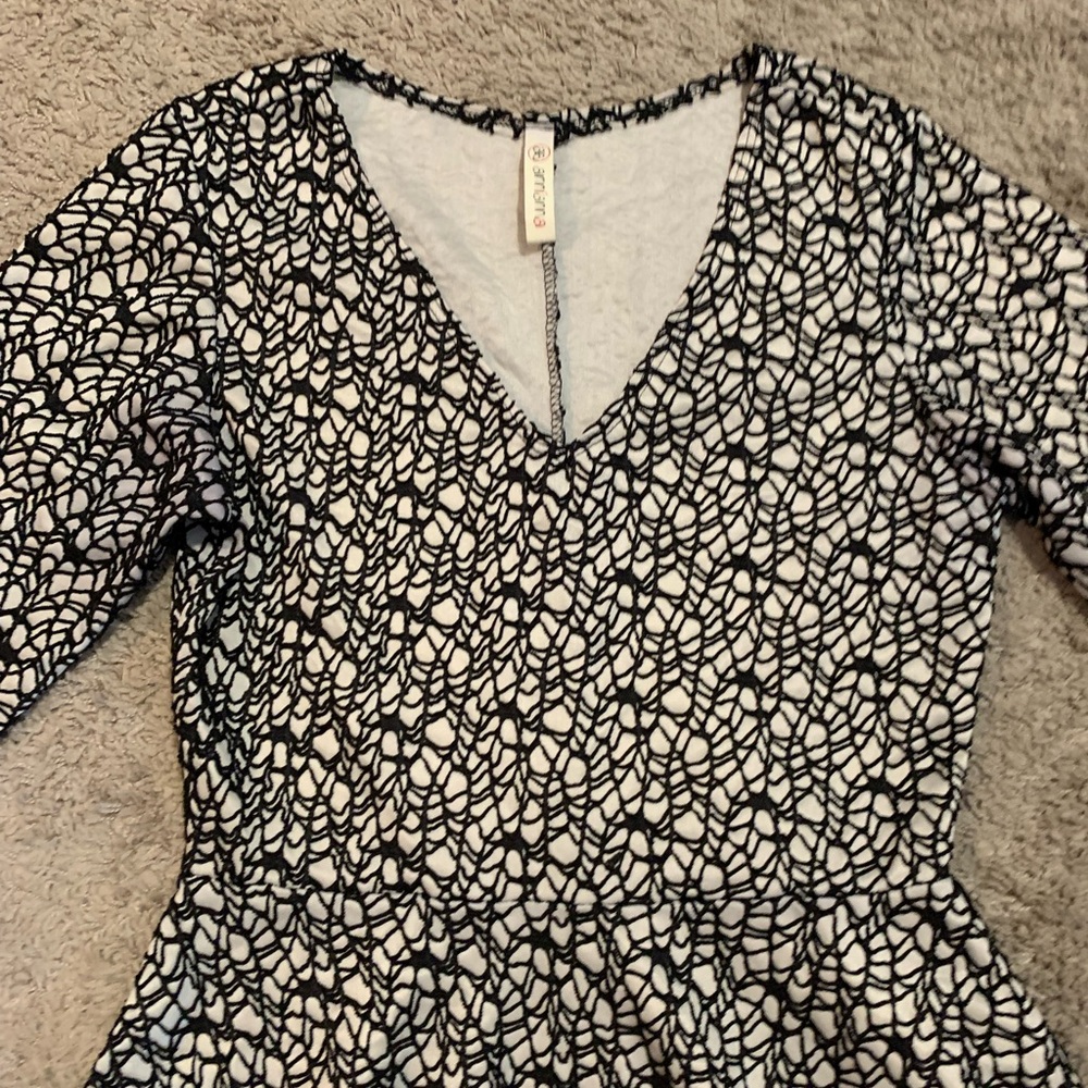 Annianna Black Thread Dress Medium - Picture 2 of 5